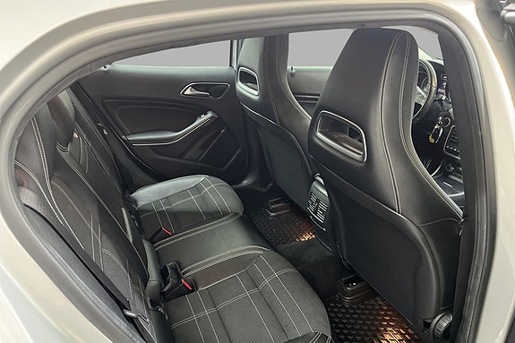 Mercedes-Benz GLA220 16 of 20