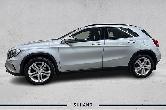 Mercedes-Benz GLA220 2 of 20