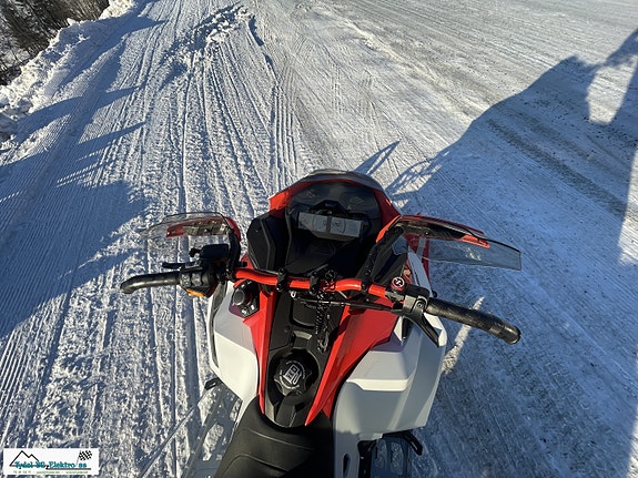 Ski-doo Backcountry XRS 850 E-Tec 8 of 8