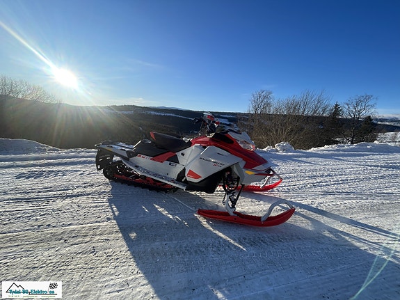 Ski-doo Backcountry XRS 850 E-Tec 2 of 8