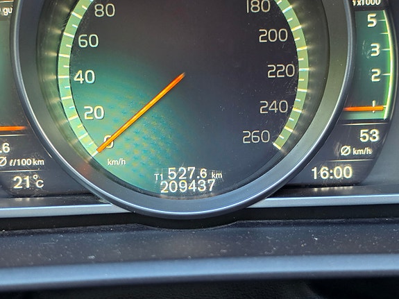 Volvo V40 17 of 30