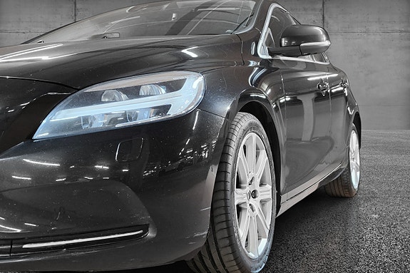 Volvo V40 4 of 30