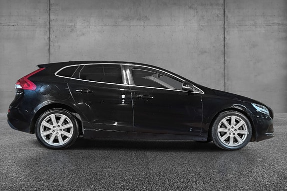 Volvo V40 12 of 30