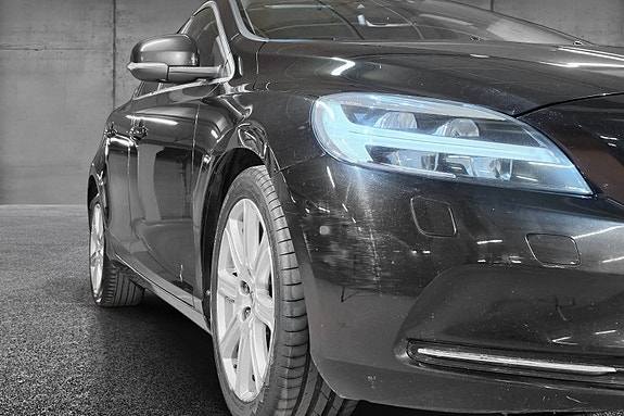 Volvo V40 2 of 30