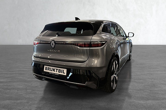 Renault Megane E-Tech 5 of 14