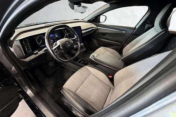 Renault Megane E-Tech 7 of 14