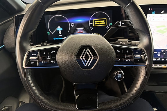 Renault Megane E-Tech 10 of 14