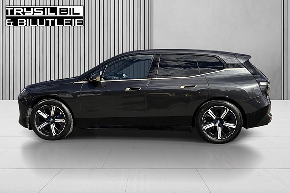 BMW iX 13 of 30