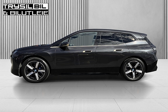 BMW iX 12 of 30