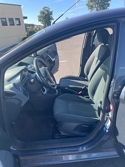 Ford Fiesta 5 of 9