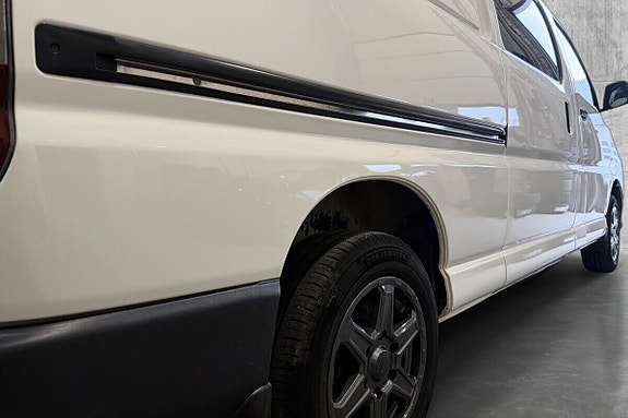 Toyota HiAce 6 of 22
