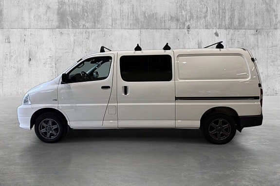 Toyota HiAce 10 of 22