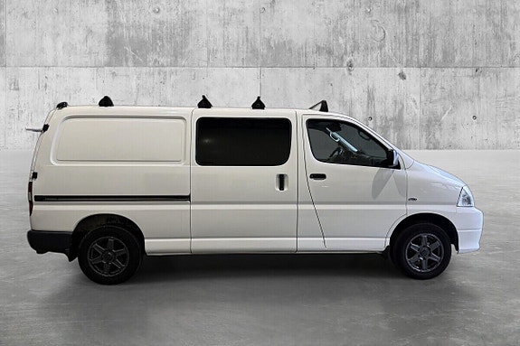 Toyota HiAce 3 of 22