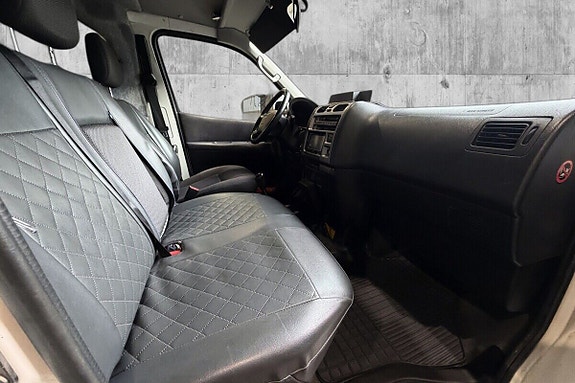 Toyota HiAce 21 of 22