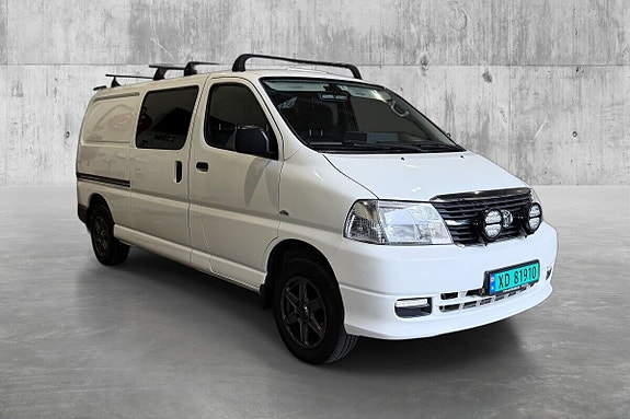 Toyota HiAce 4 of 22