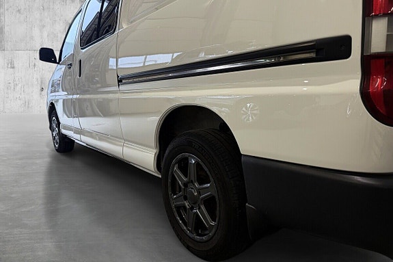 Toyota HiAce 9 of 22