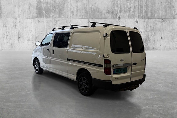 Toyota HiAce 14 of 22