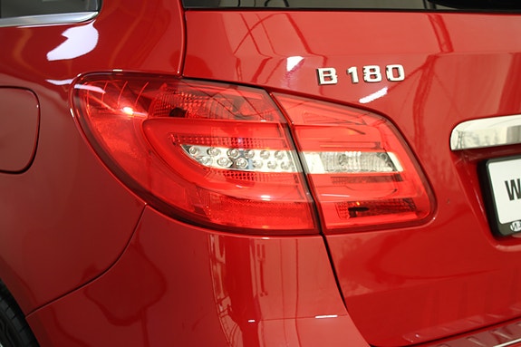 Mercedes-Benz 180 16 of 30