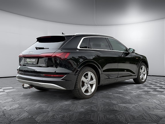 Audi e-tron 3 of 20