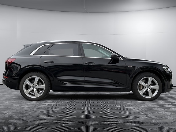 Audi e-tron 8 of 20