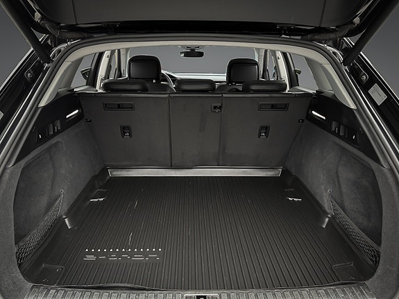 Audi e-tron 9 of 20