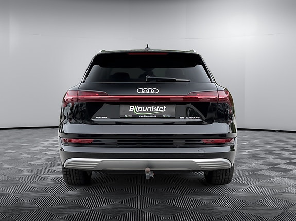 Audi e-tron 4 of 20