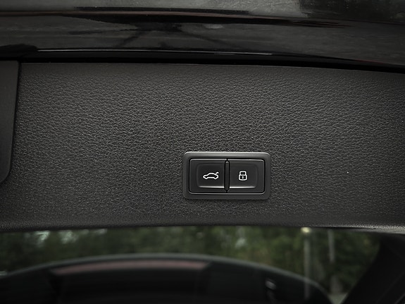 Audi e-tron 15 of 20