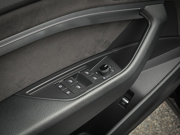 Audi e-tron 17 of 20