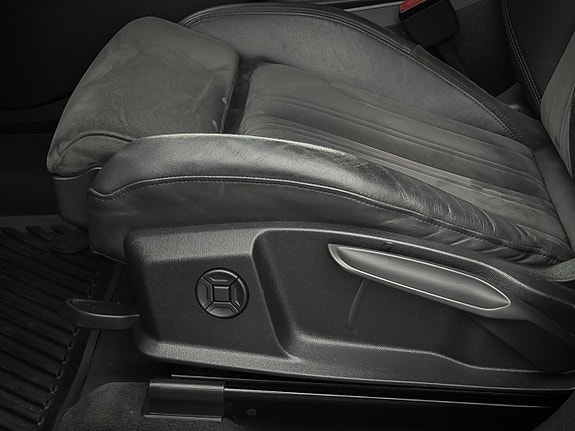 Audi e-tron 12 of 20