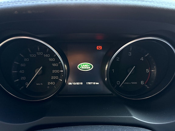 Land Rover Range Rover Evoque 18 of 28
