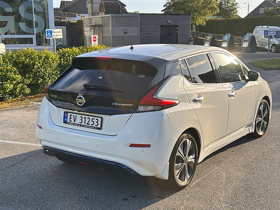 Nissan Leaf 3 of 9