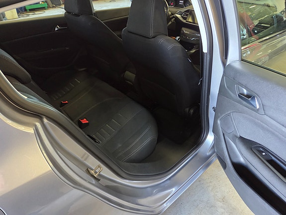 Peugeot 308 17 of 25