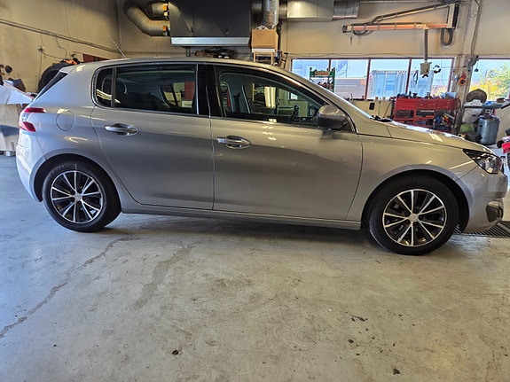 Peugeot 308 4 of 25