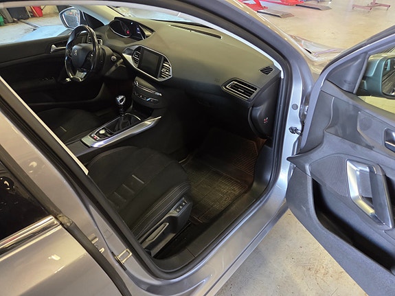 Peugeot 308 15 of 25