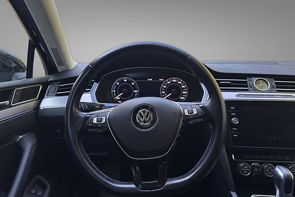 Volkswagen Passat 11 of 20