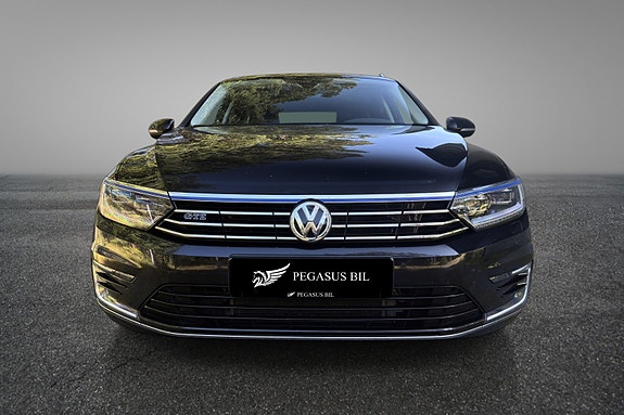 Volkswagen Passat 2 of 20