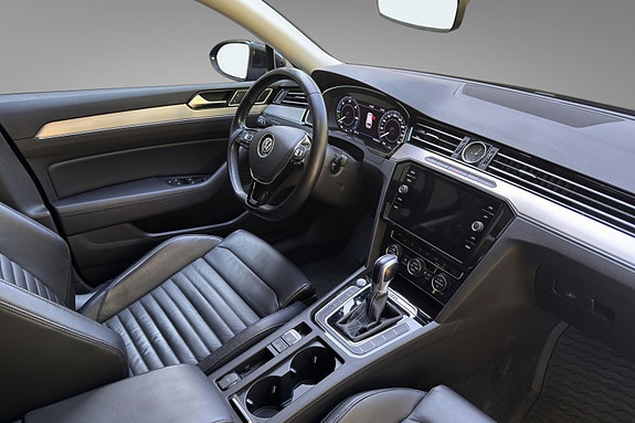 Volkswagen Passat 13 of 20