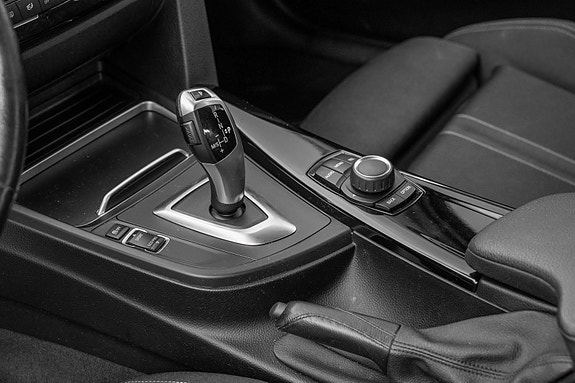 BMW 320d 16 of 22