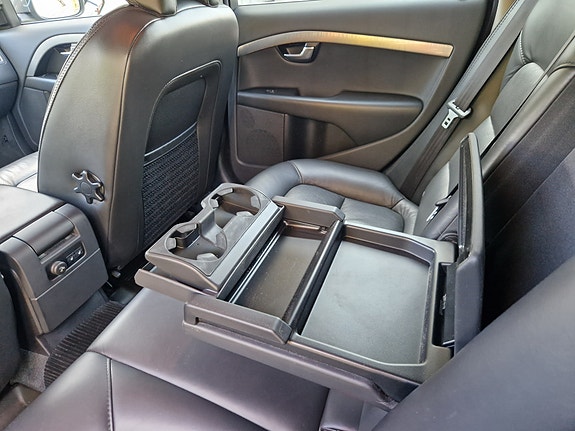 Volvo XC70 11 of 19