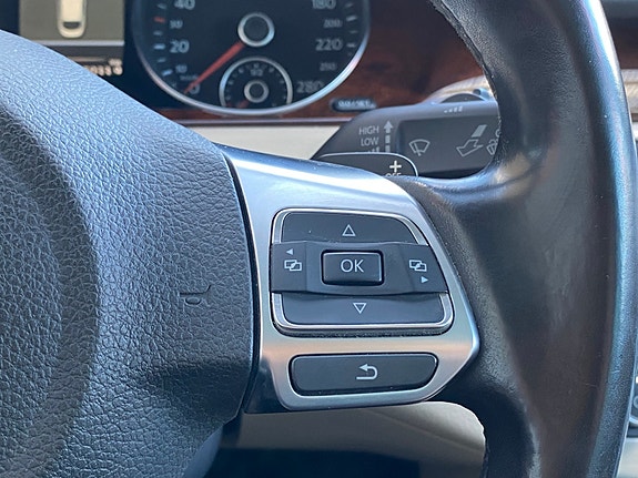 Volkswagen Passat CC 29 of 30