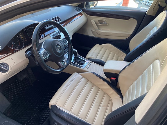 Volkswagen Passat CC 19 of 30