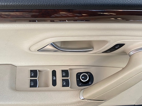 Volkswagen Passat CC 21 of 30