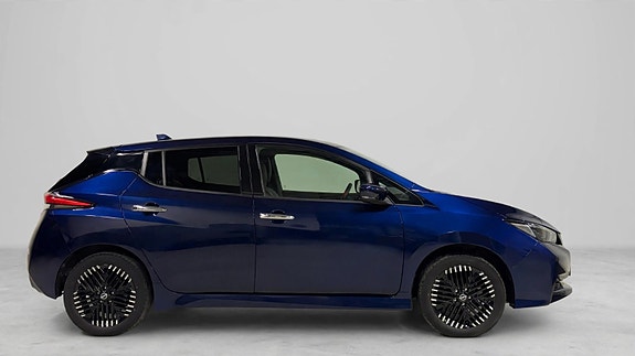 Nissan Leaf 3 of 28
