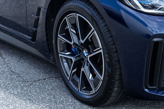 BMW i4 3 of 30
