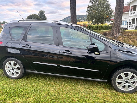 Peugeot 308 SW 8 of 16