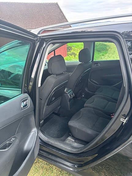 Peugeot 308 SW 14 of 16