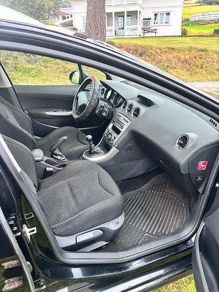 Peugeot 308 SW 10 of 16
