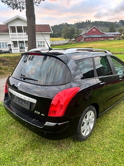 Peugeot 308 SW 7 of 16