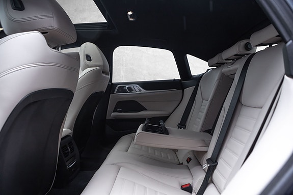 BMW i4 25 of 30