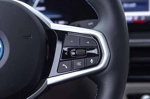 BMW i4 12 of 30